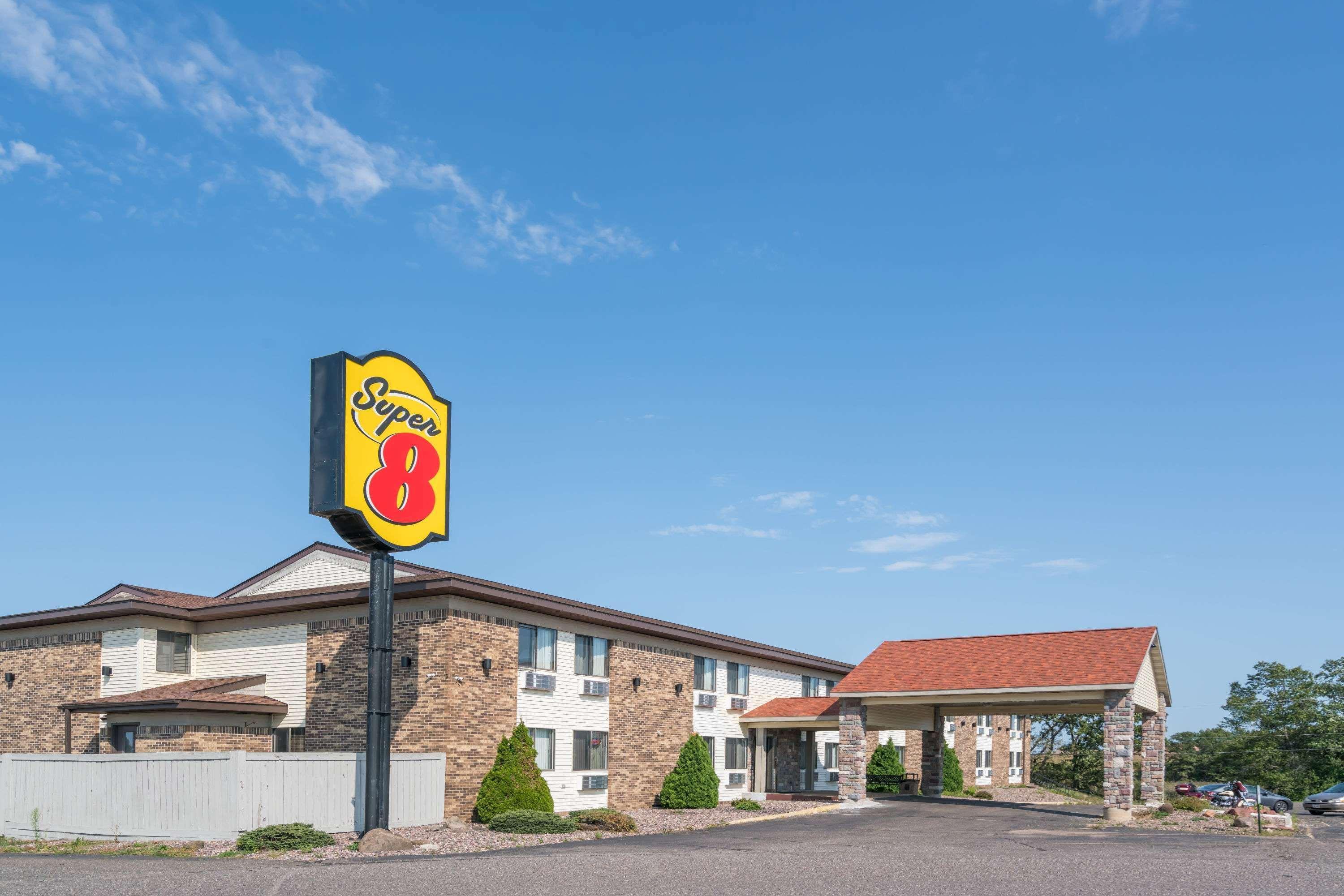 Super 8 By Wyndham Rice Lake Eksteriør billede